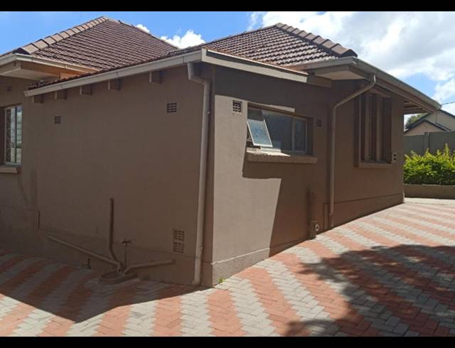 6 BEDROOM HOUSE FOR SALE IN LINMEYER